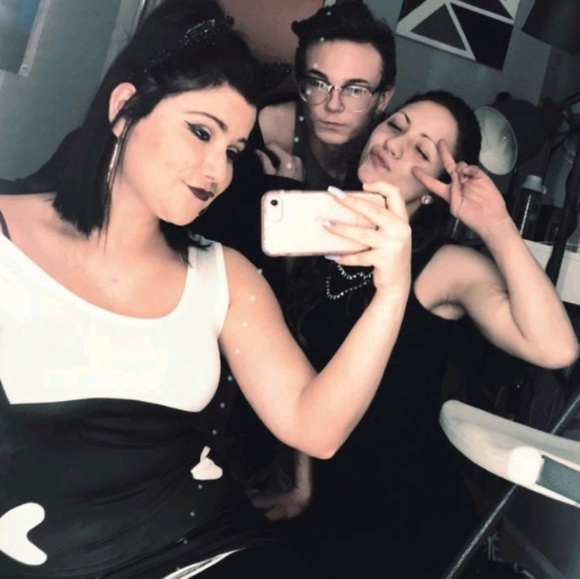 Meet your Posher, Beverly - Picture 1 of 1